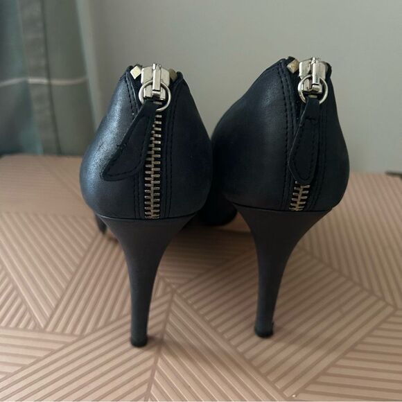 Furla Heels Black Dark Gray Closed Toe Zipper Back Business Casual Neutral - Picture 4 of 13